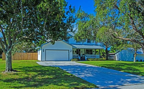 7995 Palm St, Hobe Sound, FL 33455-4030