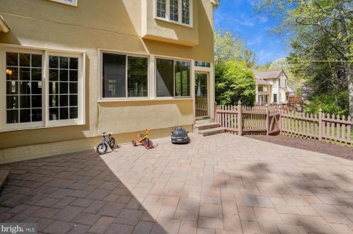 9111 Meadowcreek Ln, Lorton VA  22079-3238 exterior