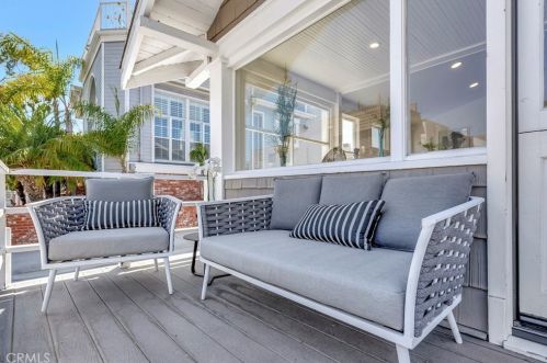 307 Fernando St, Newport Beach CA  92661-1236 exterior