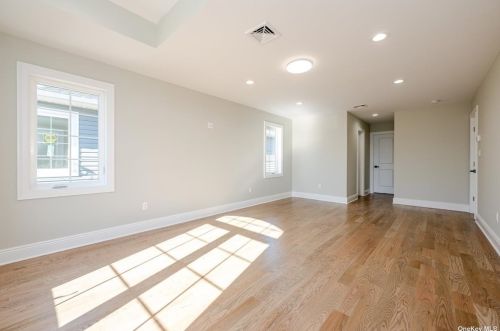 161 Lucille Ave, Floral Park NY  11003-2723 exterior