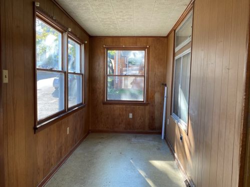 614 21st St, Beaver Falls, PA 15010-3946