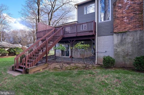 16 Hunters Cir, Lebanon NJ  08833-4395 exterior