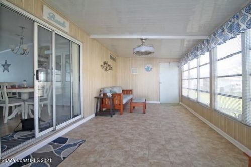 1215 Calusa Dr, Sebastian, FL 32976-7073