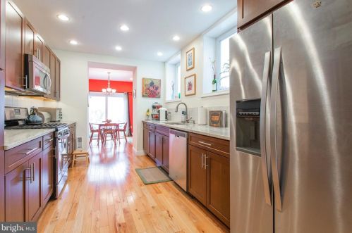 2219 Carpenter St, Philadelphia PA 19146-2517 exterior