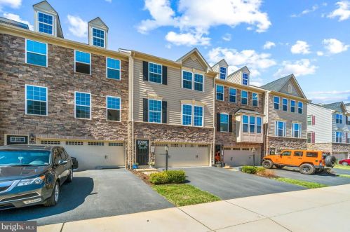 7018 Darbey Knoll Dr, Gainesville, VA 20155-3632