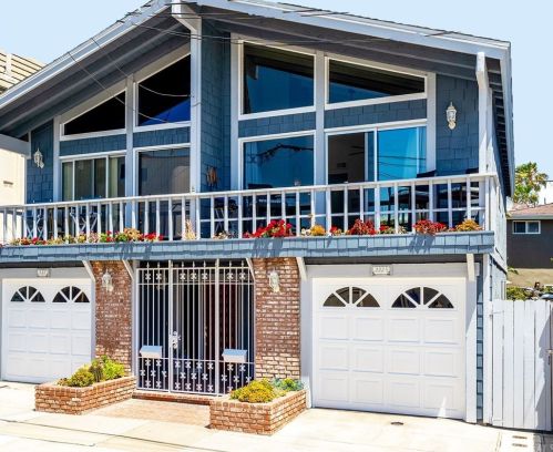 222 20th St, Newport Beach, CA 92663-4302