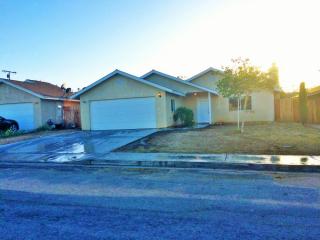 1321 Porter St, Ridgecrest CA  93555-8807 exterior