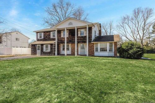 269 Town Line Rd, Elwood, NY 11731-4734