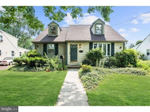 519 Dubois Ave, Barrington, NJ 08007-1013