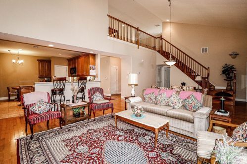 13 Ayers Ct, Metuchen NJ  08840-1172 exterior