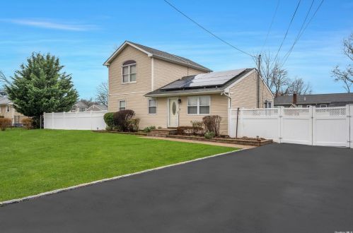 1246 Ferndale Blvd, Central Islip, NY 11722-3942