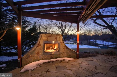 6411 Devonshire Hts Rd, Harrisburg PA 17111-4818 exterior