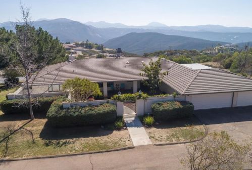 2916 Via Asoleado, Alpine, CA 91901-3182