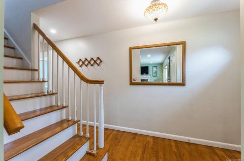25 Cardinal Ct, West Nyack NY  10994-1031 exterior