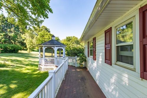 51 Macgregor Dr, Mahopac NY  10541-2745 exterior