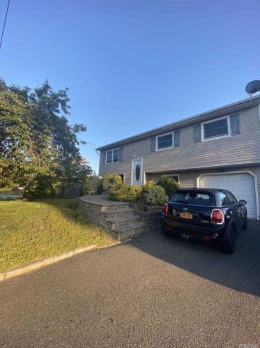 2 Chester St, South Setauket, NY 11720-1102