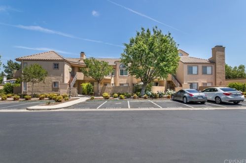 23615 Del Monte Dr, Santa Clarita CA  91355-3385 exterior