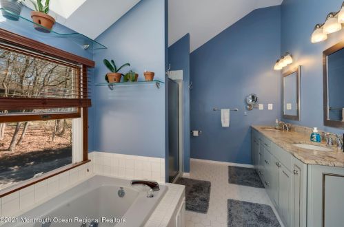 6 Cedar Ct, Jackson Twp NJ  08527-1161 exterior