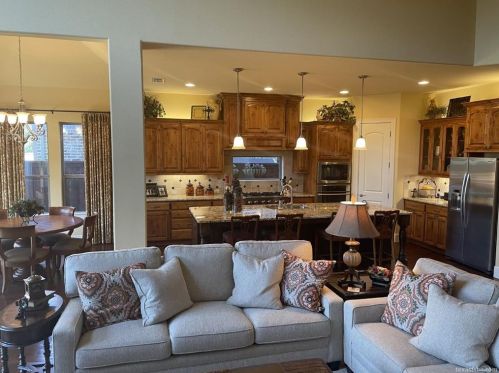 604 Sandy Ln, Lewisville TX  75022-4510 exterior