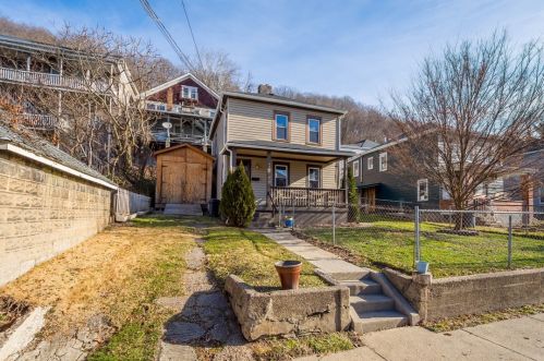 84 Broad St, Leetsdale, PA 15056-1110