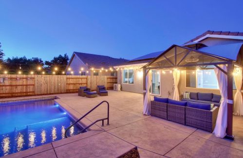 9674 Two Harbors Dr, Elk Grove CA  95624-4491 exterior