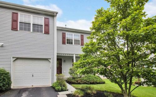 6 Tall Tree Ln, Poughkeepsie, NY 12601-7208