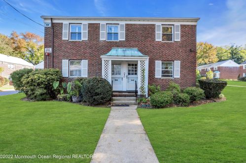 53 Manor Dr, Tinton Falls NJ  07712-2568 exterior