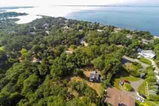 27 Cedar Dr, South Hampton, NY 11968-4226