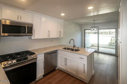 3224 Sunset Ln, Oxnard CA  93035-3942 exterior