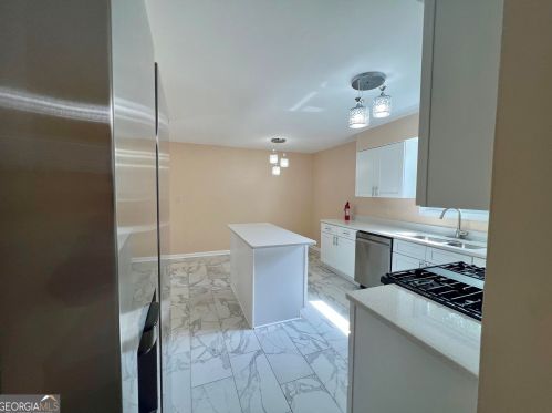 1011 Chapman Cir, Stone Mountain GA  30088-2549 exterior