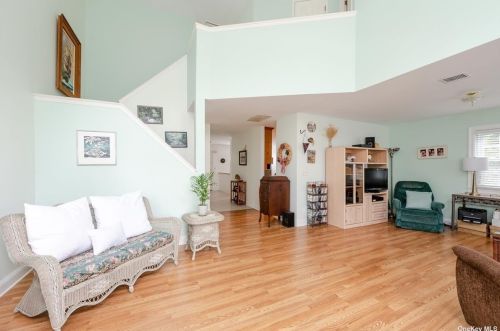 12 Indian Trce, San Remo, NY 11754-3718