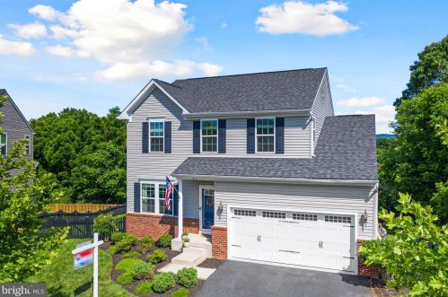 111 Eisentown Dr, Lovettsville VA  20180-8547 exterior