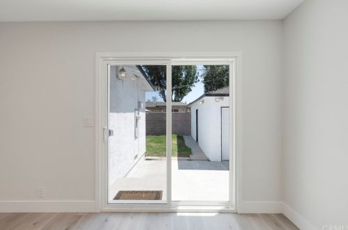 6128 Village Rd, Lakewood CA  90713-3131 exterior