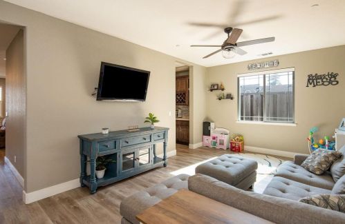 2440 Greenboro St, Turlock CA  95382-1433 exterior