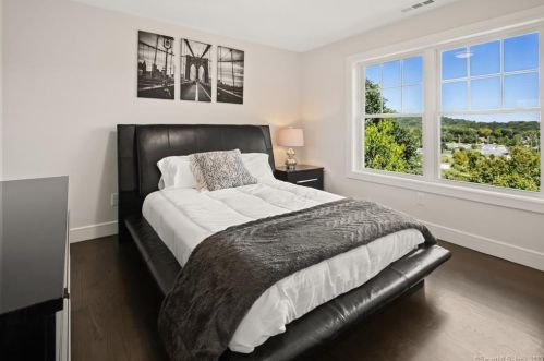 39 Clearview Dr, Brookfield Center CT  06804-1407 exterior