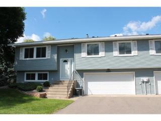 5985 Fernwood St, Saint Paul, MN 55126-8463