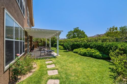 490 Tree Hollow Ct, Simi Valley CA  93065-7311 exterior