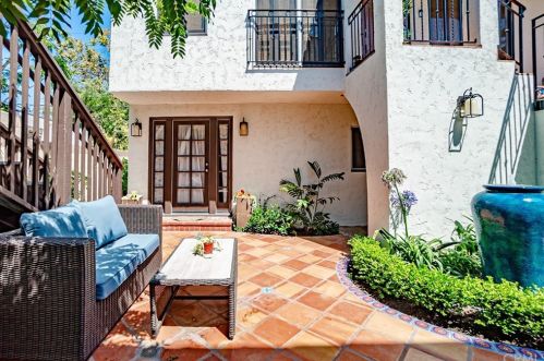 232 Euclid Ave, Long Beach CA  90815-2518 exterior
