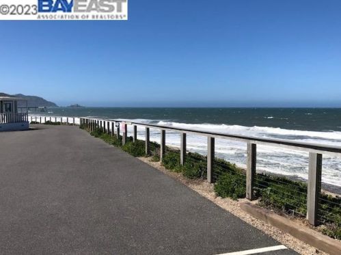 208 2nd Ave, Pacifica CA  94044-2202 exterior