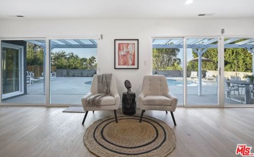 3351 Wrightwood Dr, North Hollywood CA  91604-3939 exterior