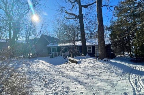 8 Woodlot Rd, East Brunswick, NJ 08816-2730