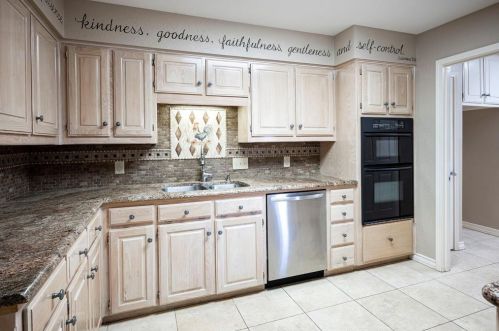 5200 Ledgestone Dr, Fort Worth TX 76132-2345 exterior