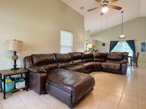 883 Bonnie Dr, Lakeland, FL 33803-1901