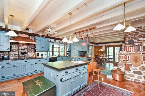 5693 Kernsville Rd, Orefield PA  18069-2226 exterior