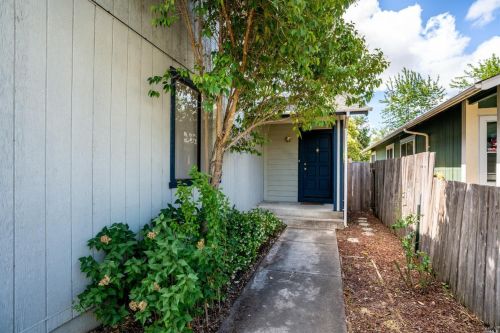 509 Empire Dr, Ukiah, CA 95482-7206