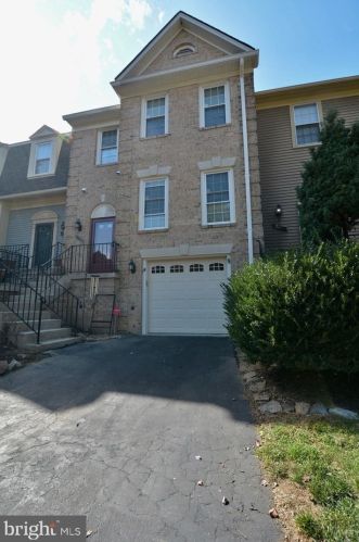 7212 Gentian Ct, Springfield VA  22152-3845 exterior