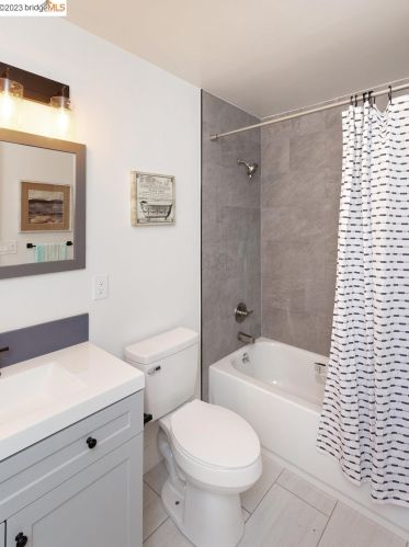 950 39 St, Oakland CA 94608-3899 exterior