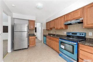 15 Lakeview Ct, Hauppauge, NY 11779-3803