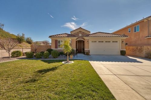 20308 Julia Ln, Santa Clarita, CA 91350-5703