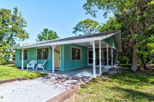 506 Palm Ave, Nokomis, FL 34275-3028
